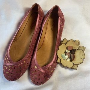 Vionic Caroll Flats